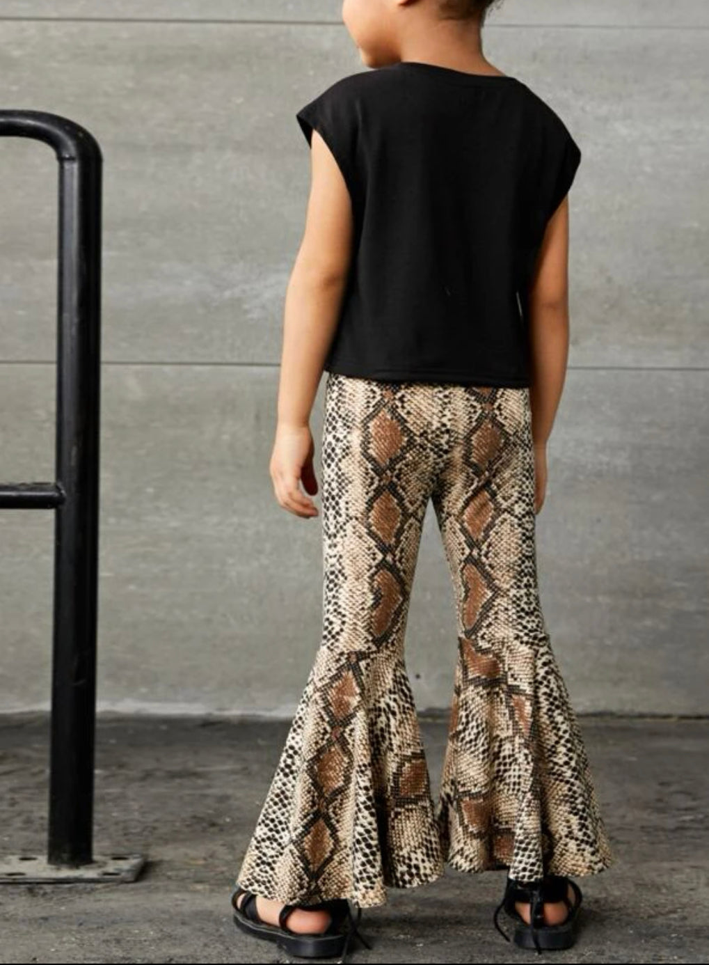 Toddler Girls Graphic Tee and Snake Skin Flare Pant set