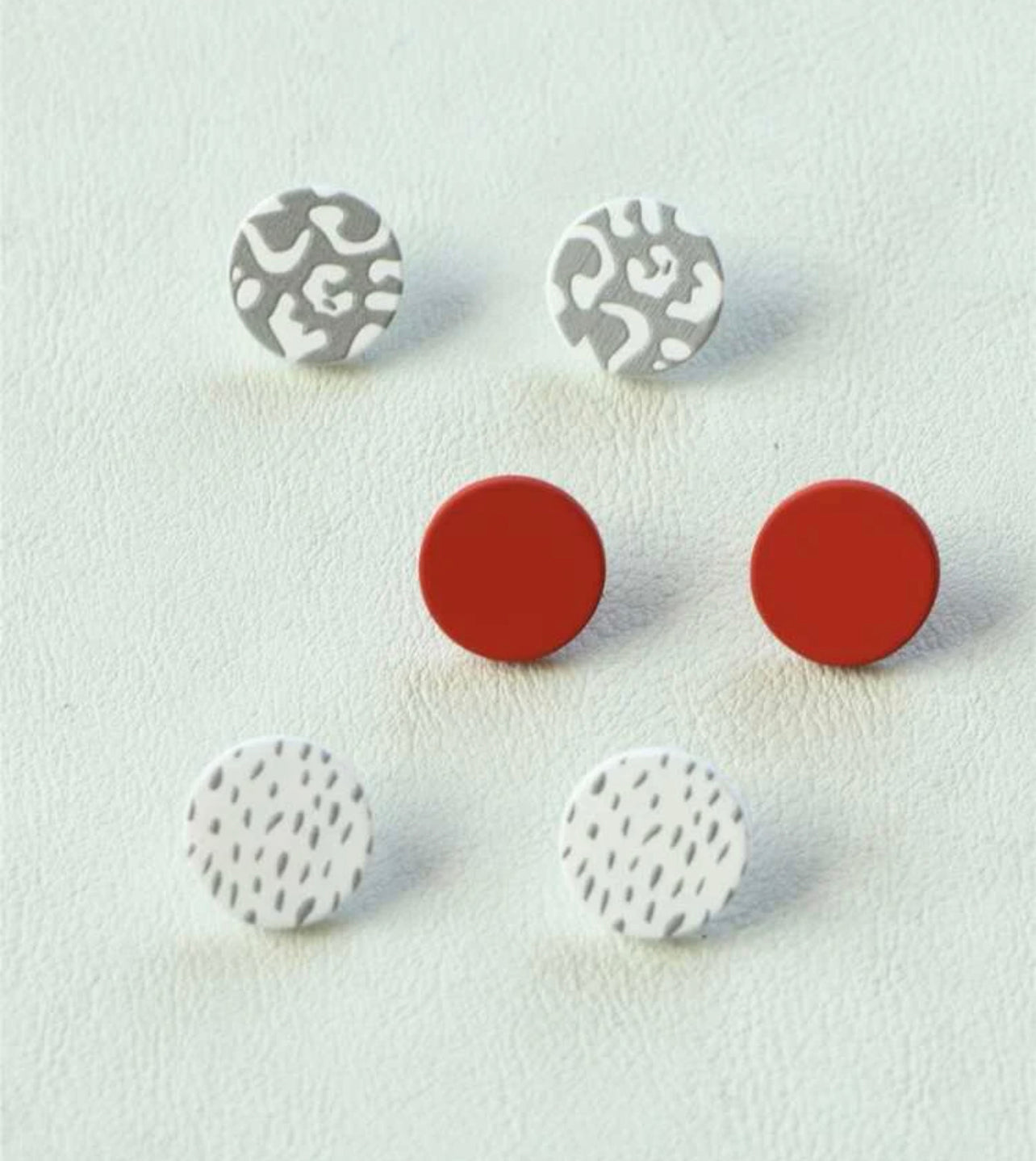 3 pairs round stud earrings